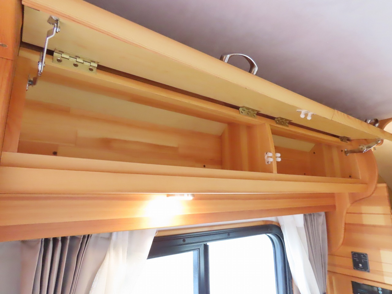 キャンピングカーキャブコン