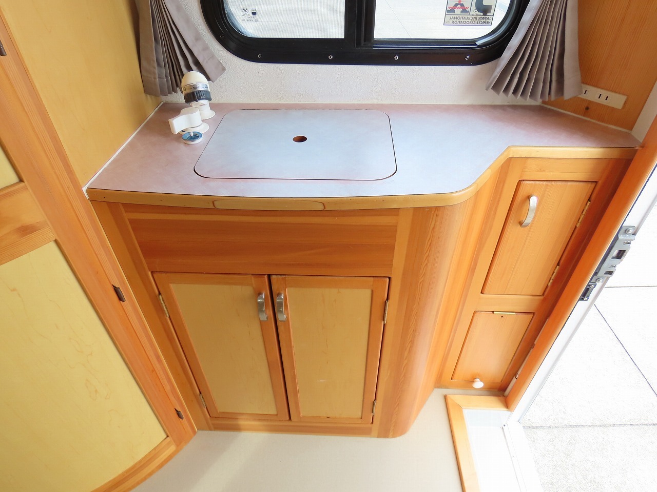 キャンピングカーキャブコン