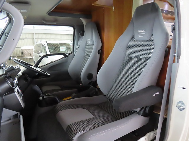 キャンピングカーキャブコン