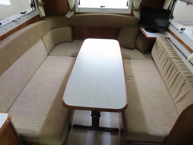 キャンピングカーキャブコン