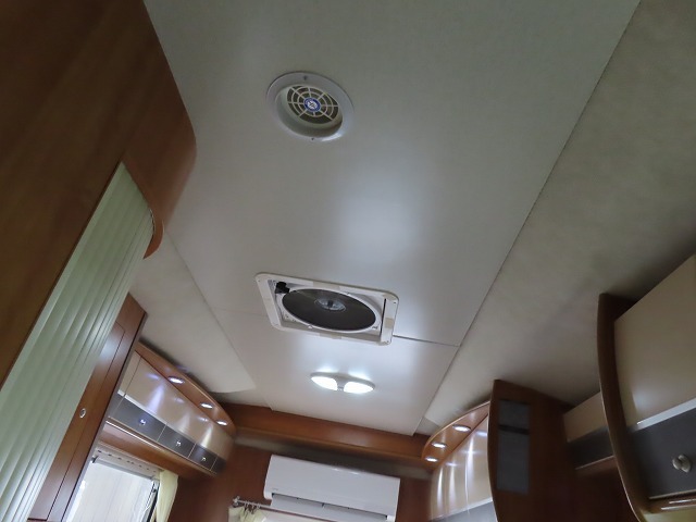 キャンピングカーキャブコン