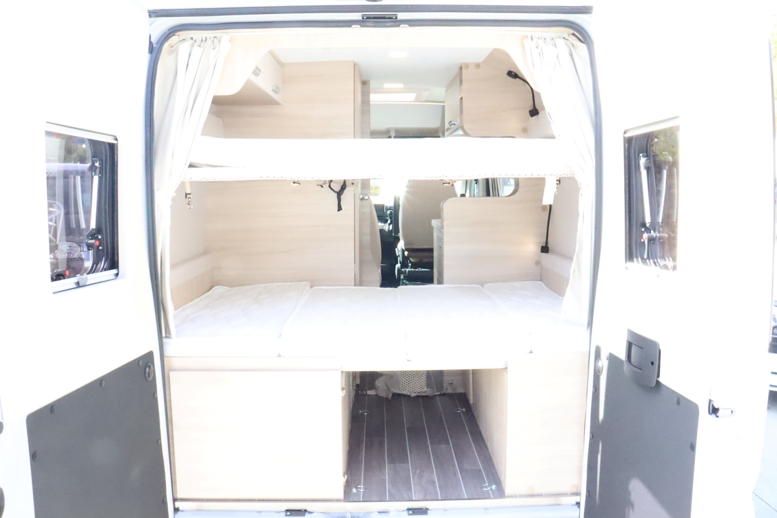 キャンピングカーバンコン