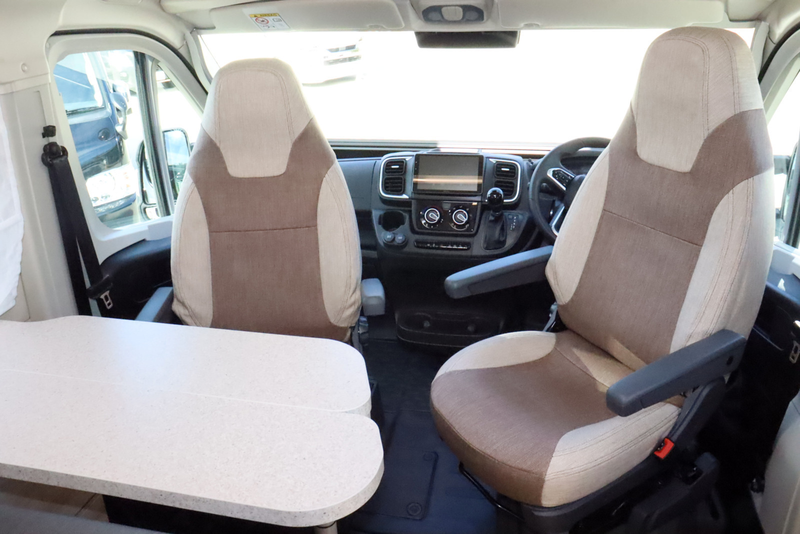 キャンピングカーバンコン