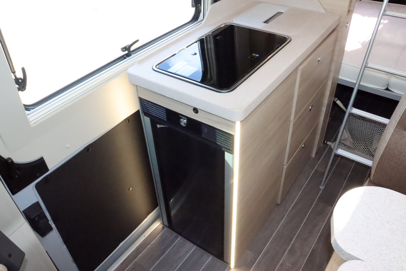 キャンピングカーバンコン