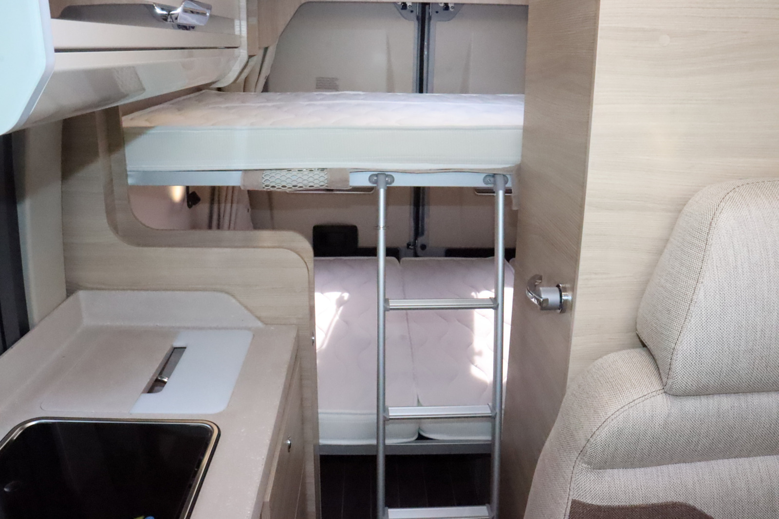 キャンピングカーバンコン