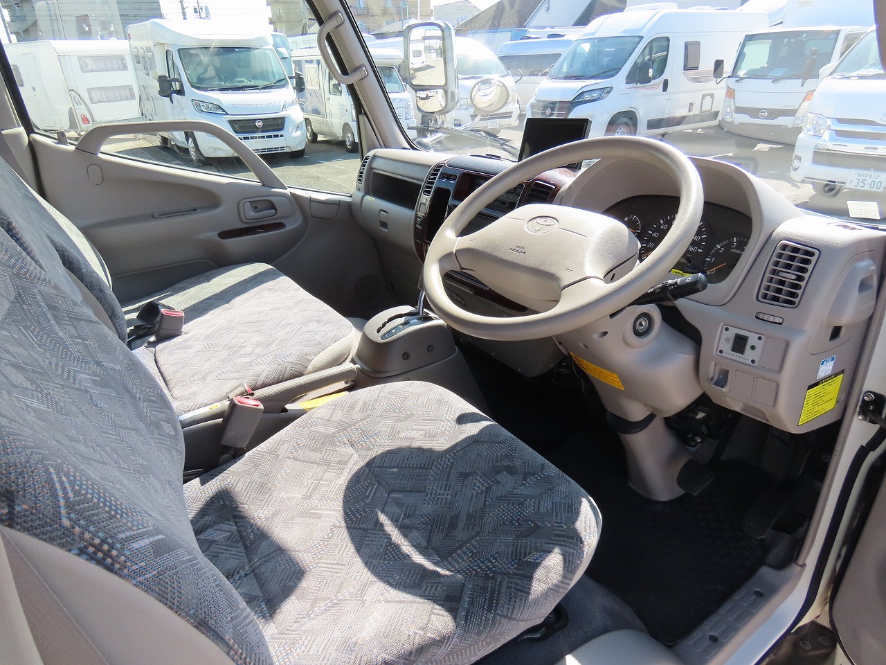 キャンピングカーキャブコン