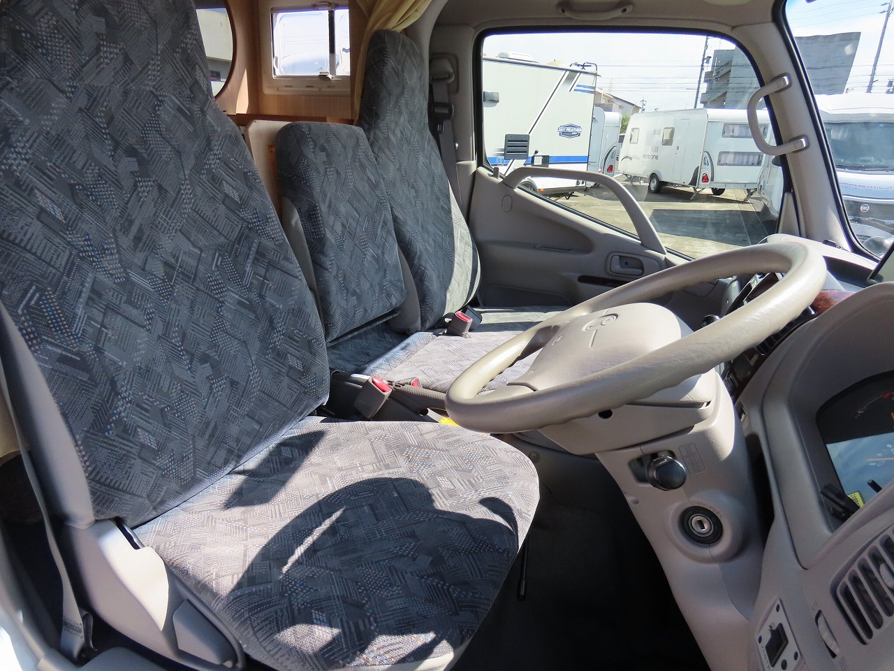 キャンピングカーキャブコン