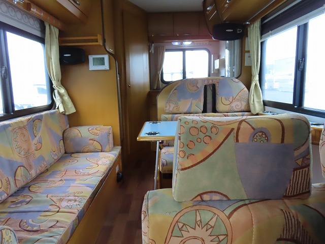 キャンピングカーキャブコン