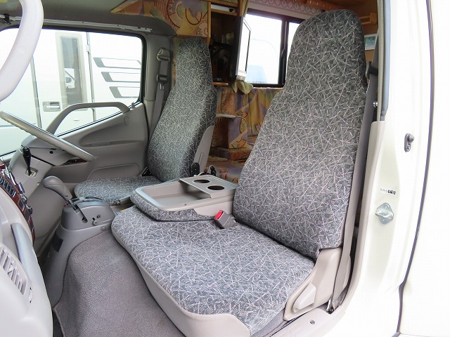 キャンピングカーキャブコン