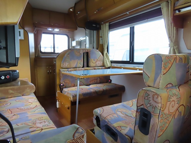 キャンピングカーキャブコン