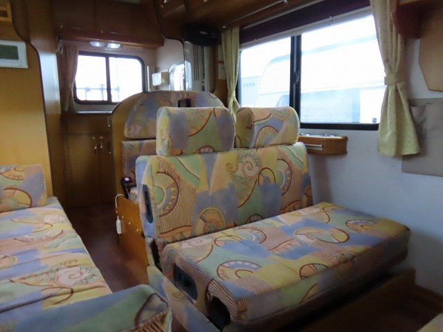 キャンピングカーキャブコン