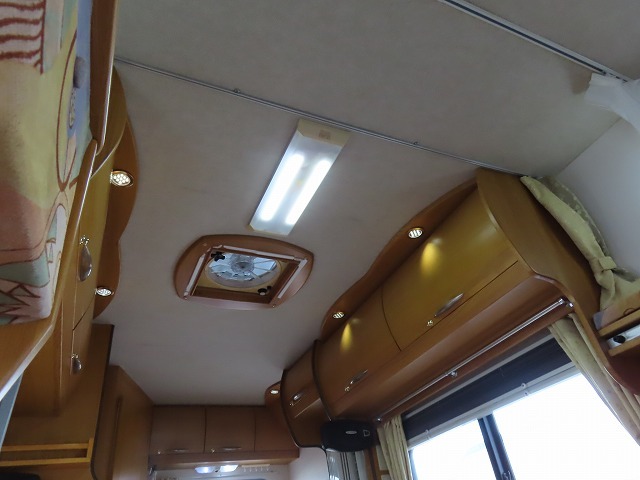 キャンピングカーキャブコン