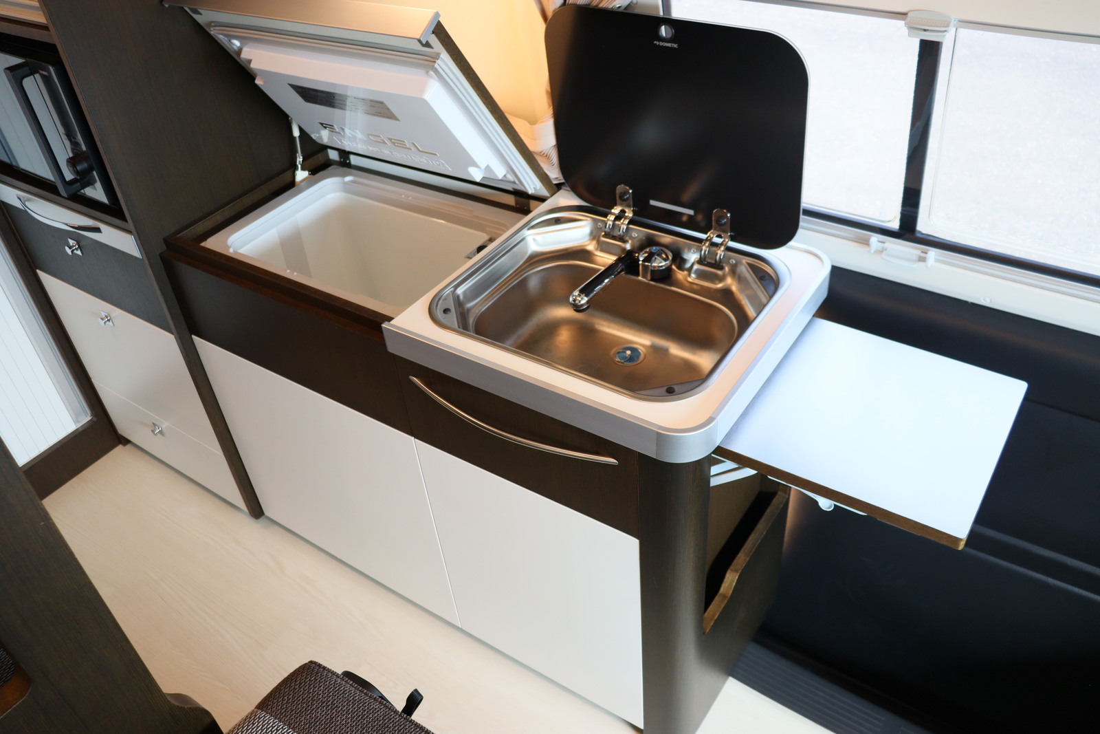 キャンピングカーバンコン