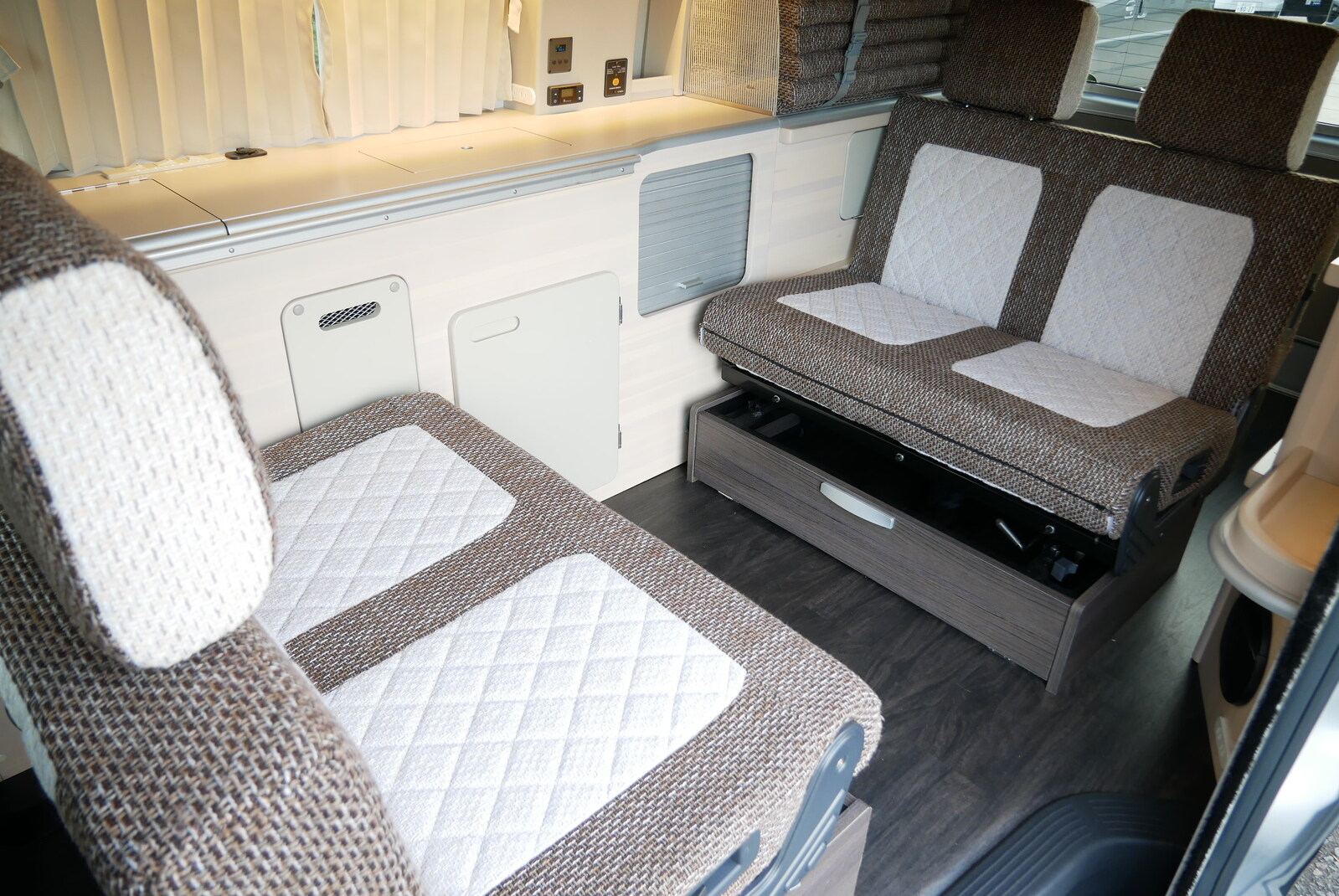 キャンピングカーバンコン