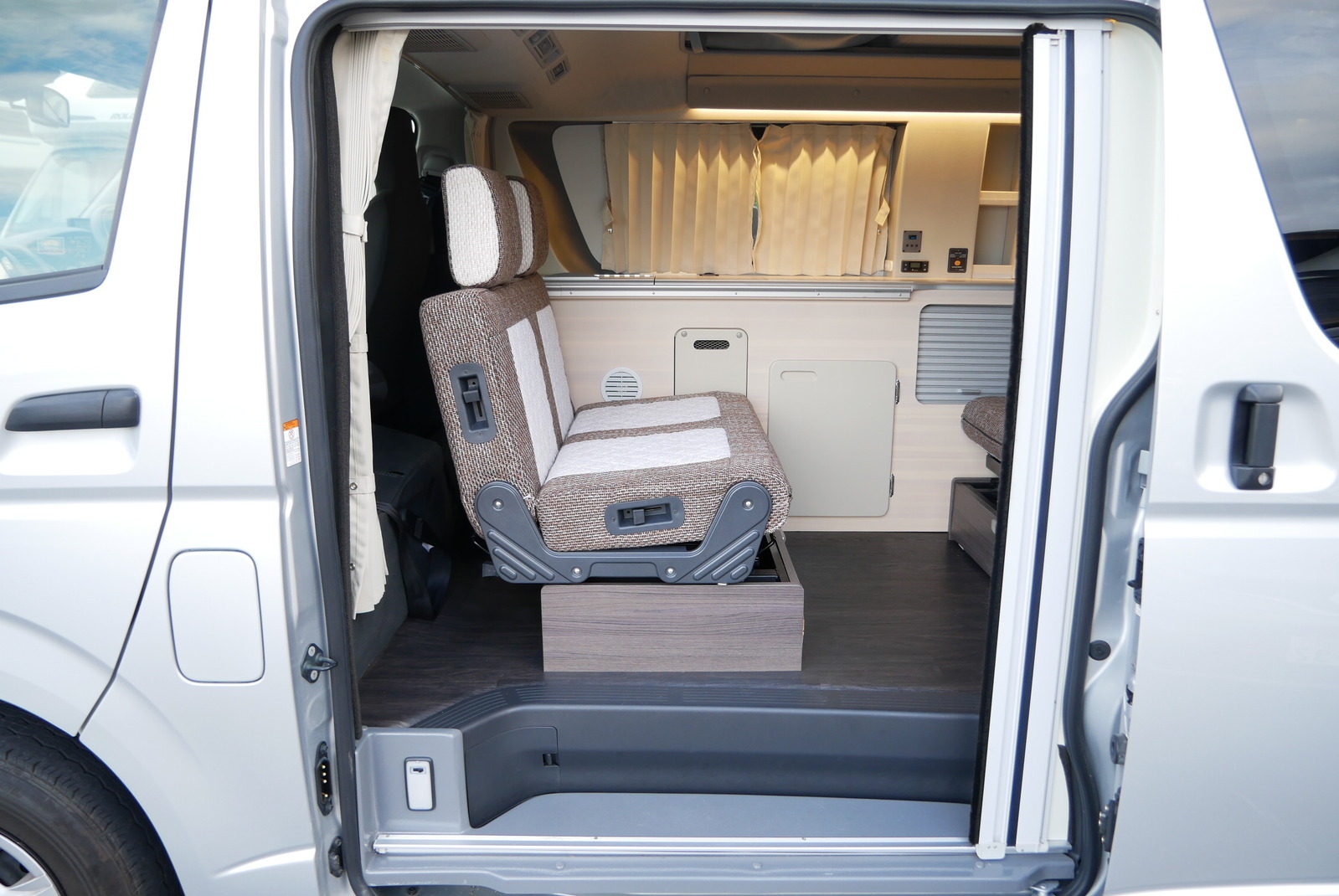 キャンピングカーバンコン