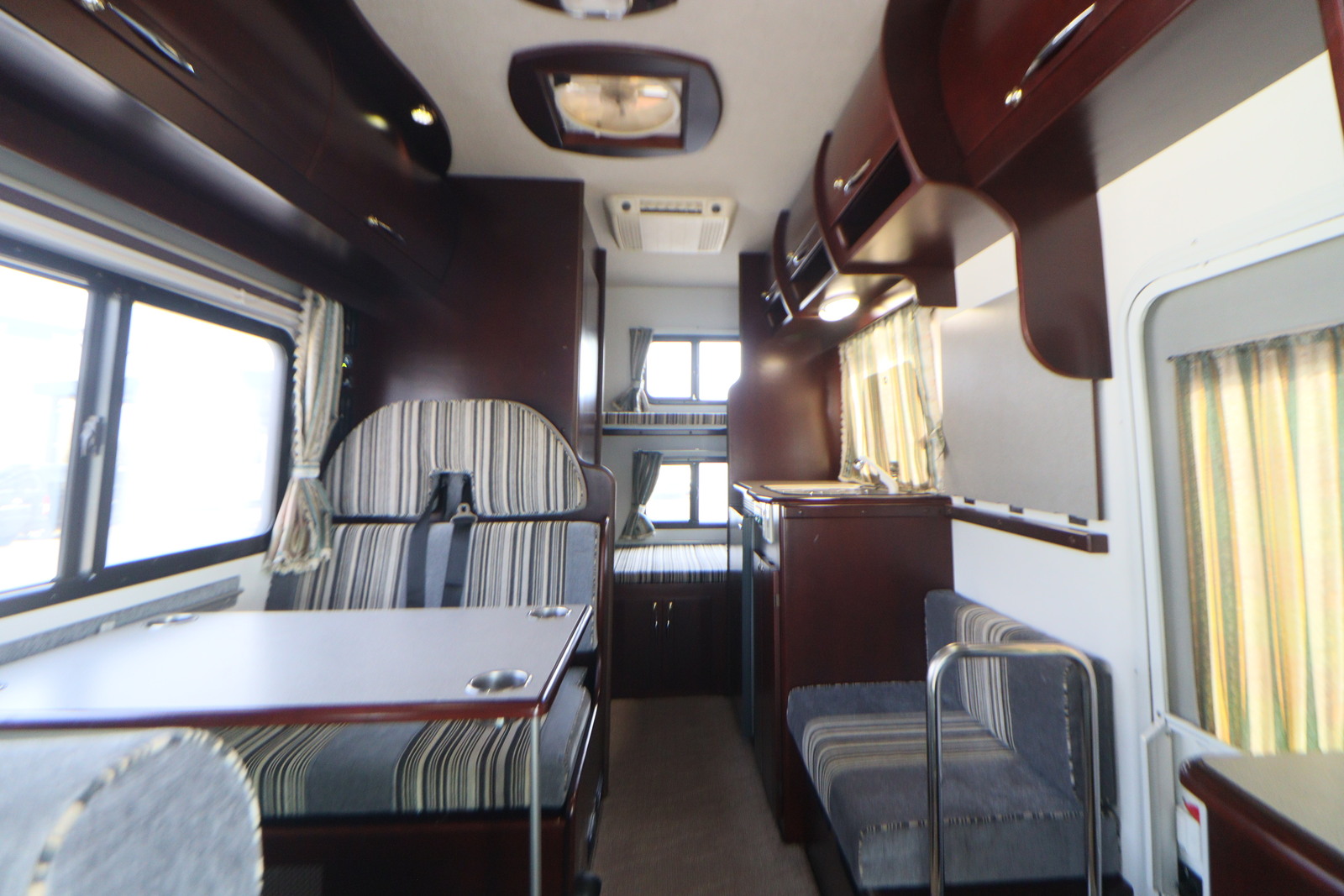 キャンピングカーキャブコン