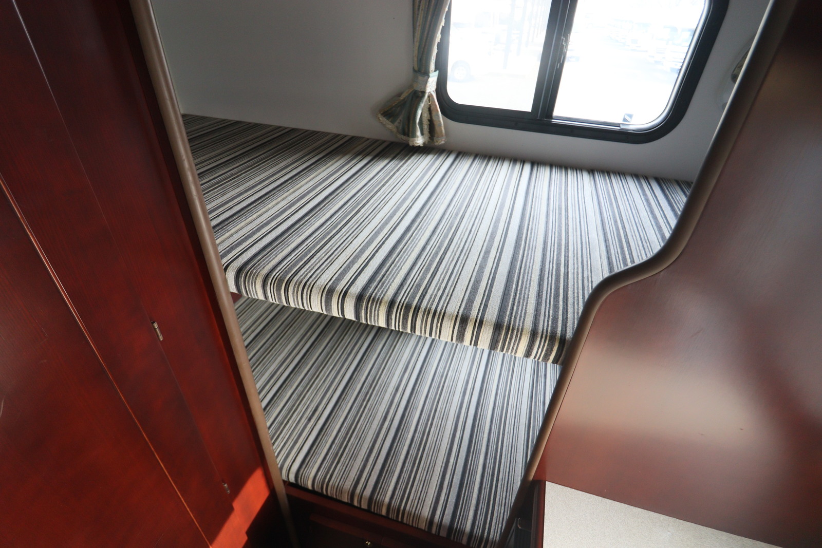 キャンピングカーキャブコン