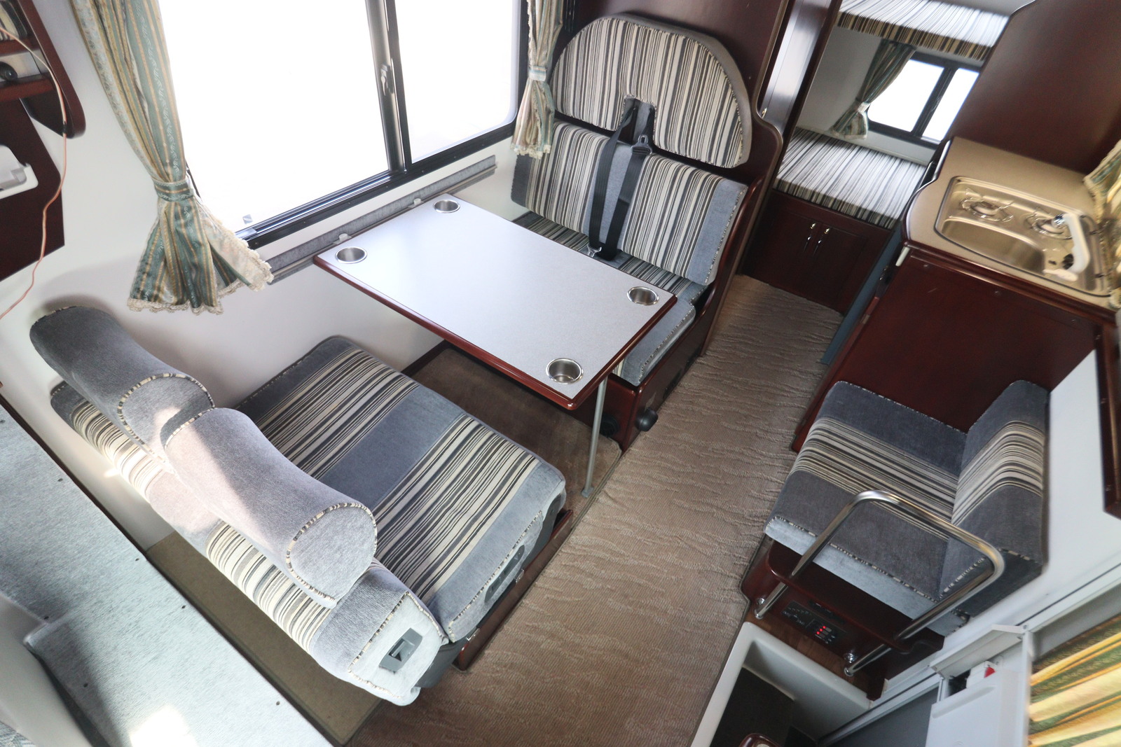 キャンピングカーキャブコン