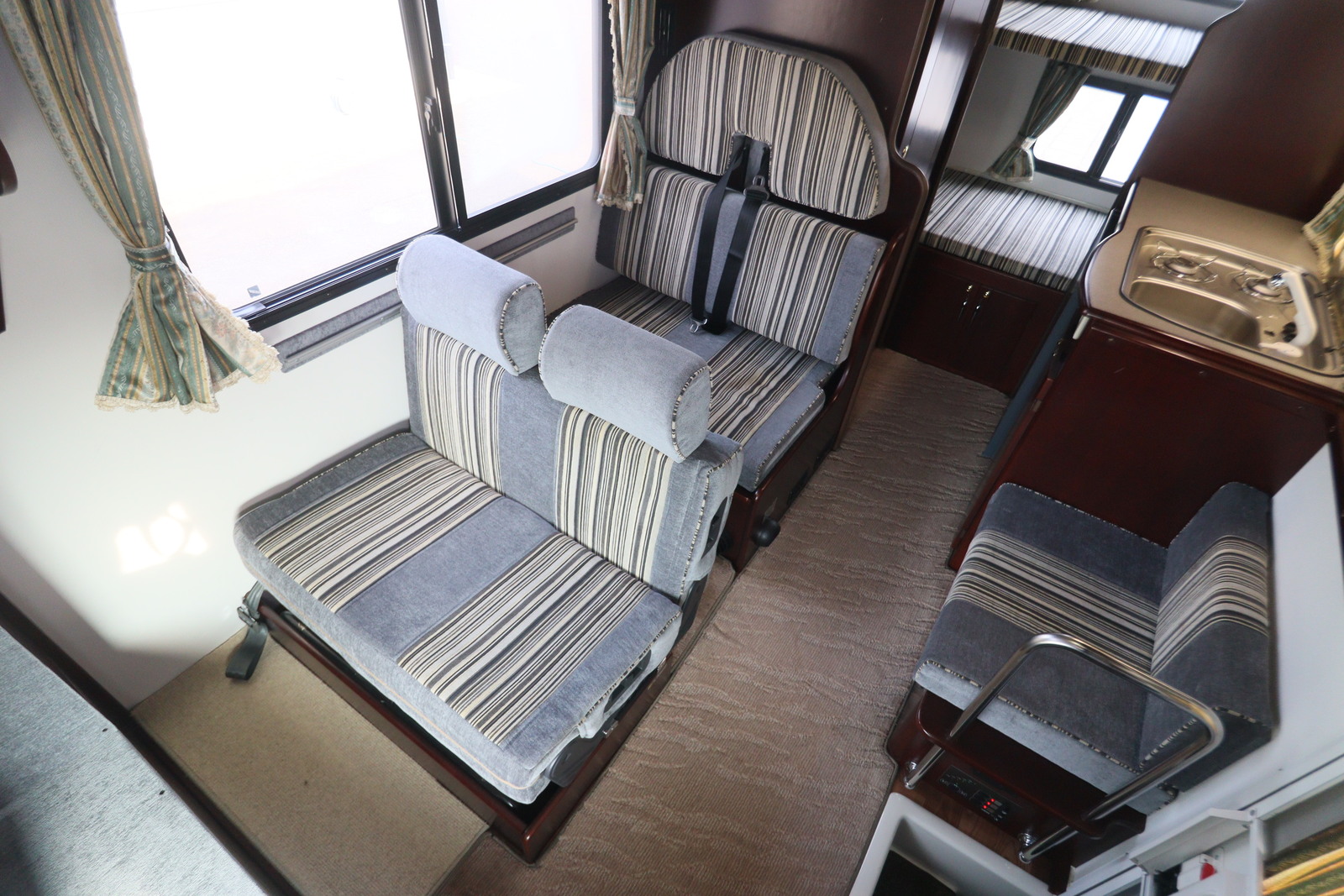 キャンピングカーキャブコン