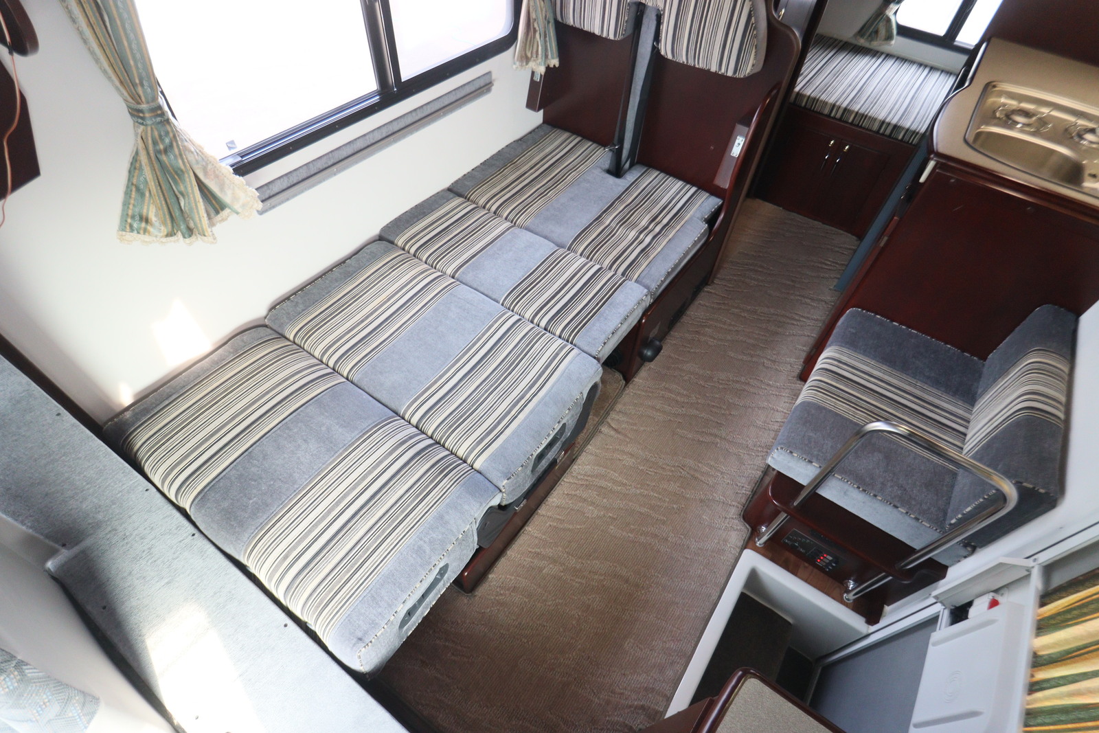 キャンピングカーキャブコン