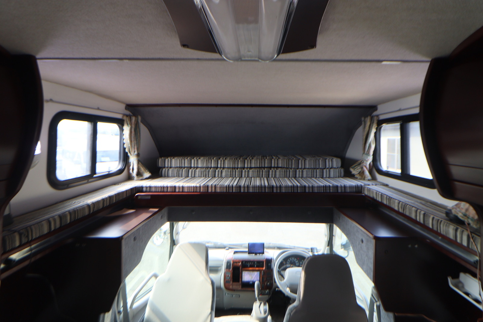 キャンピングカーキャブコン