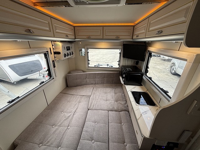 キャンピングカー軽キャンパー