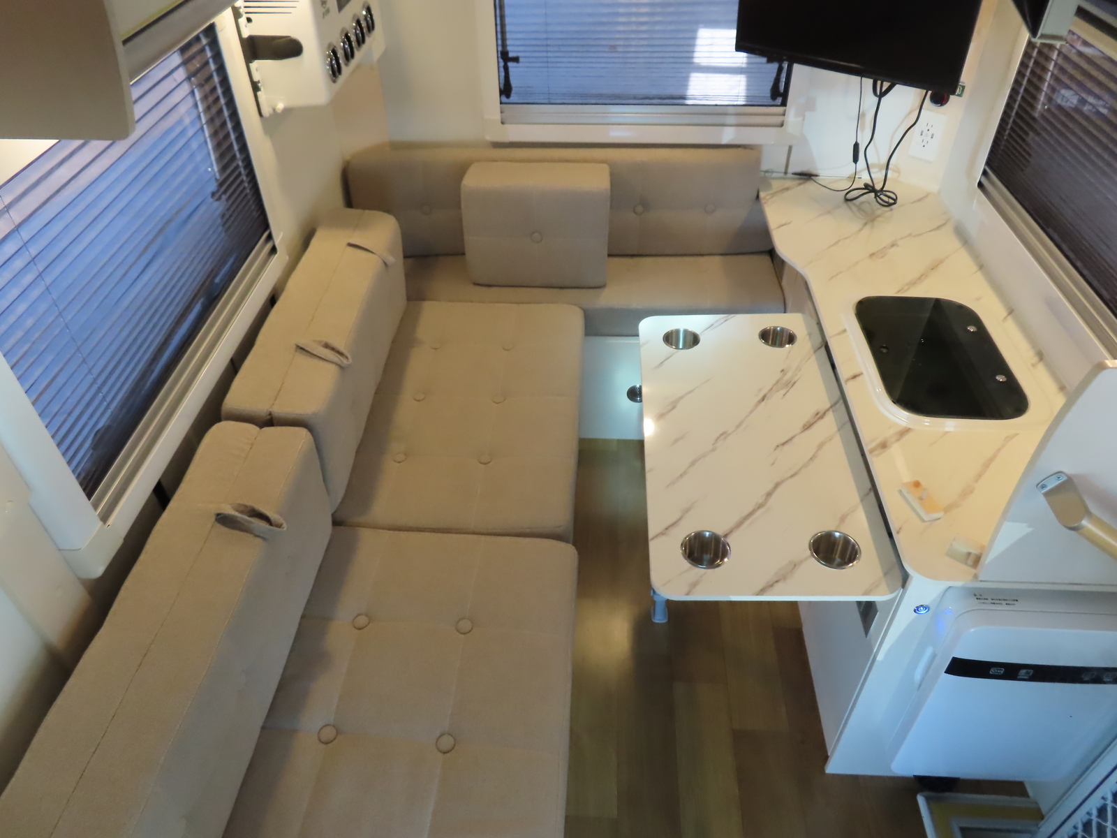 キャンピングカー軽キャンパー