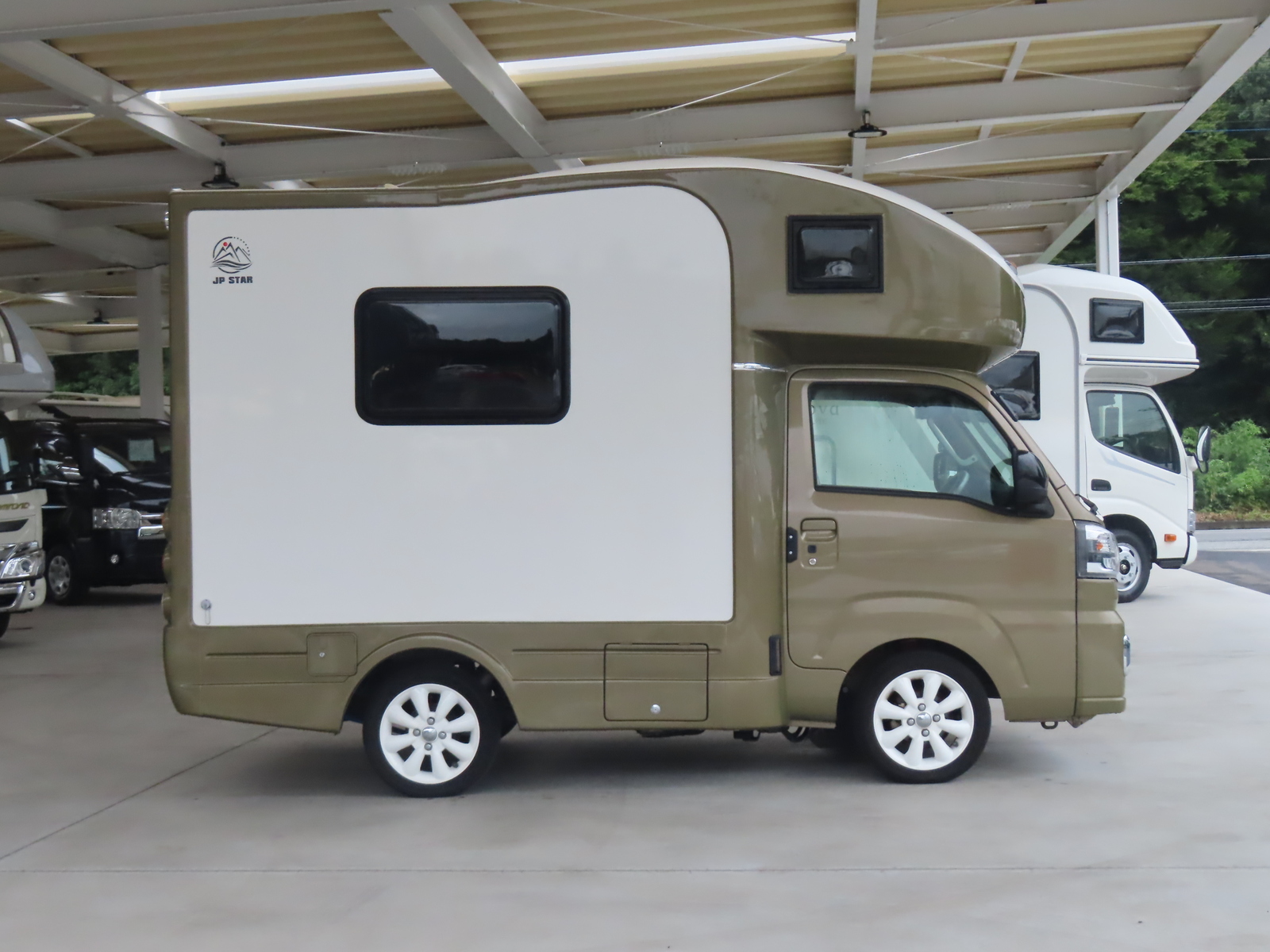 キャンピングカー軽キャンパー