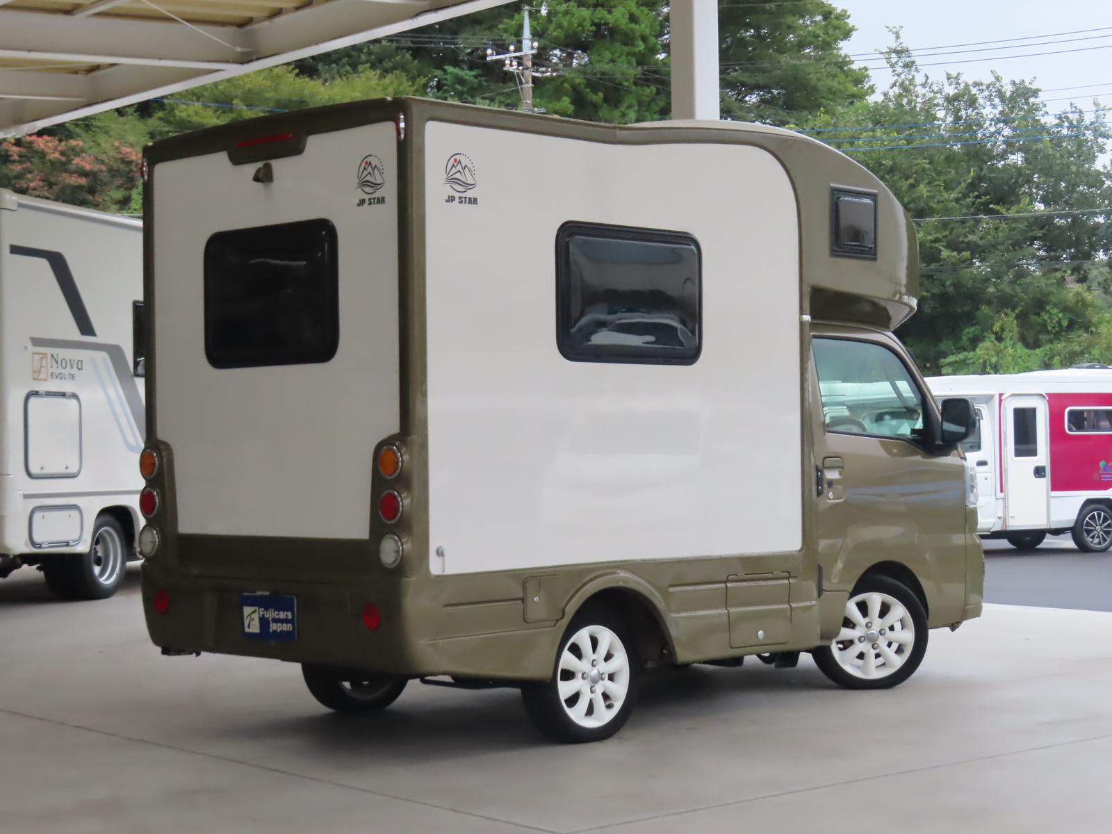 キャンピングカー軽キャンパー