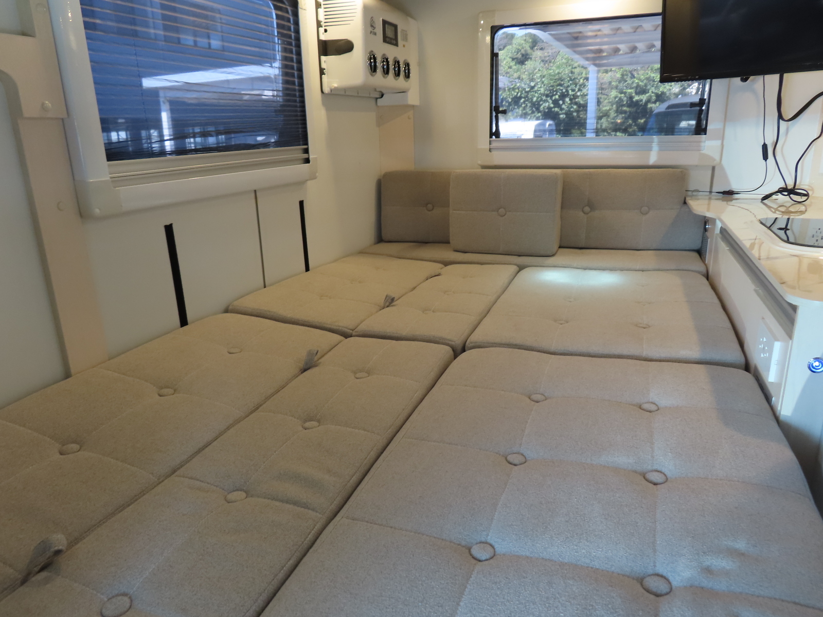 キャンピングカー軽キャンパー