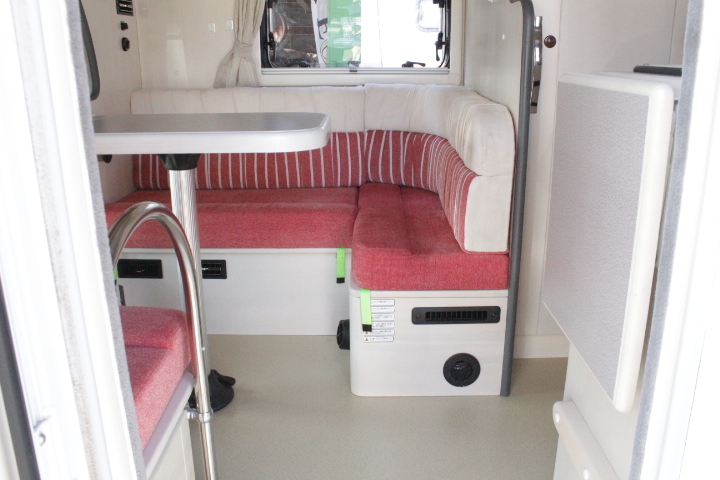 キャンピングカーキャブコン