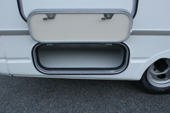 キャンピングカーキャブコン