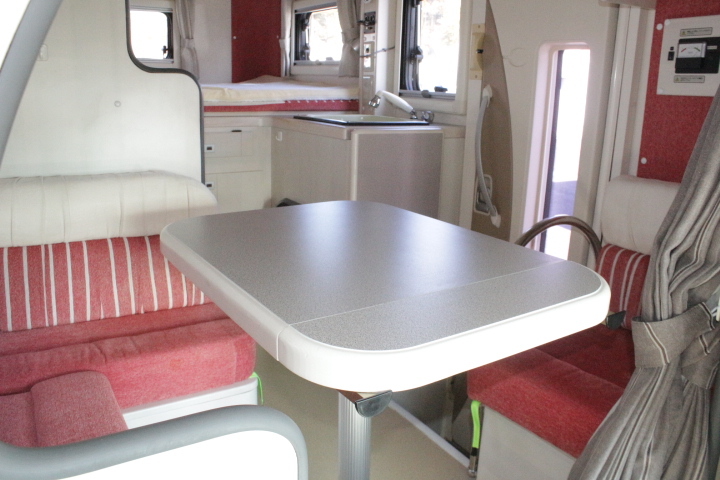 キャンピングカーキャブコン