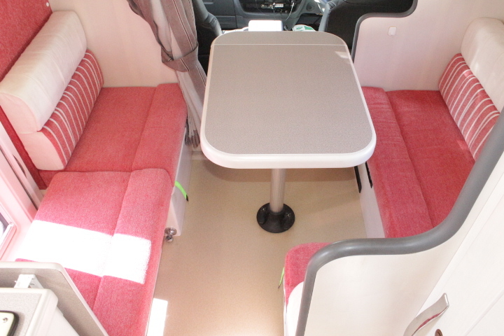 キャンピングカーキャブコン