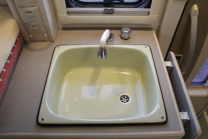 キャンピングカーキャブコン