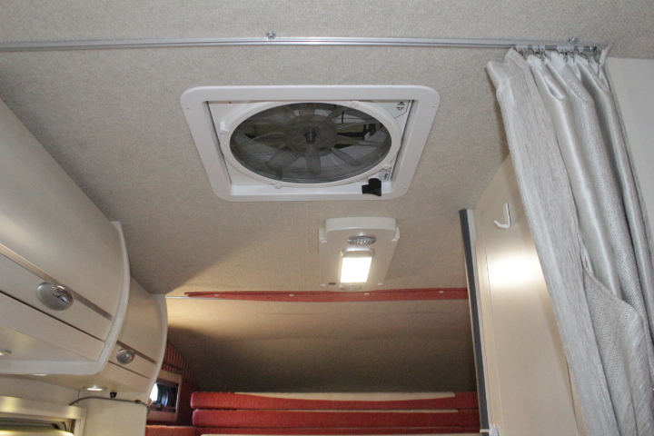 キャンピングカーキャブコン