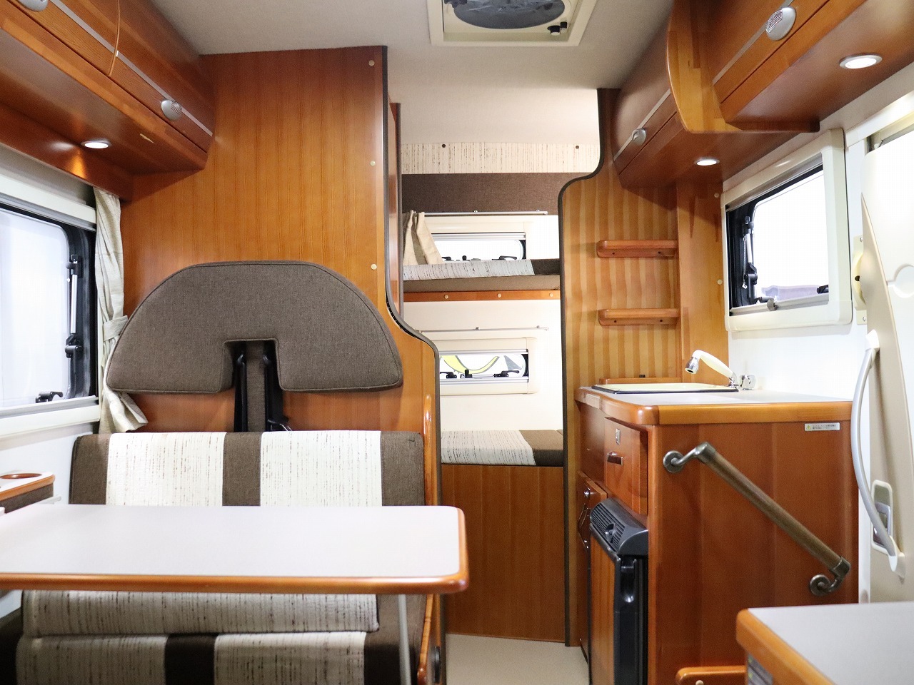 キャンピングカーキャブコン