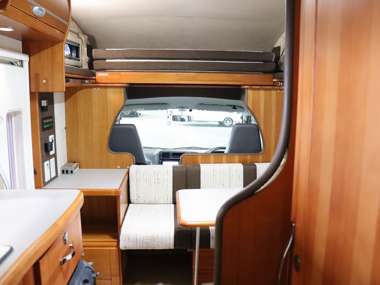 キャンピングカーキャブコン