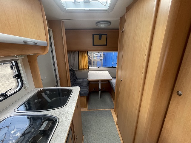 キャンピングカートレーラー