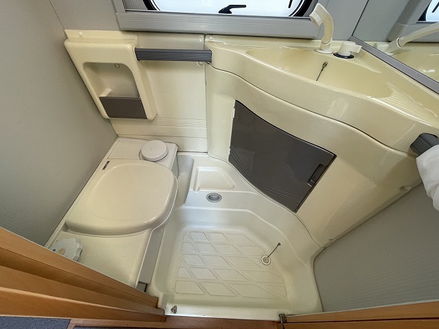 キャンピングカートレーラー