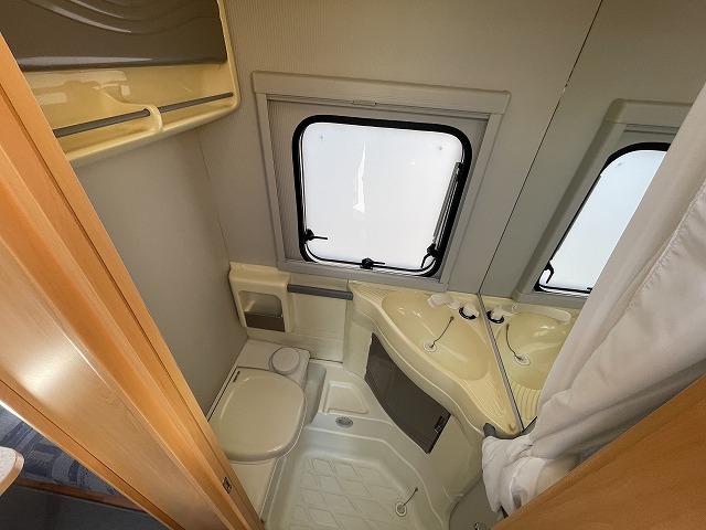 キャンピングカートレーラー