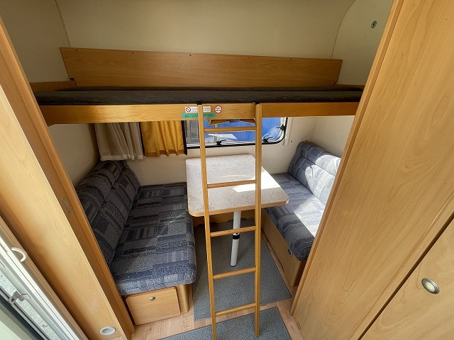 キャンピングカートレーラー