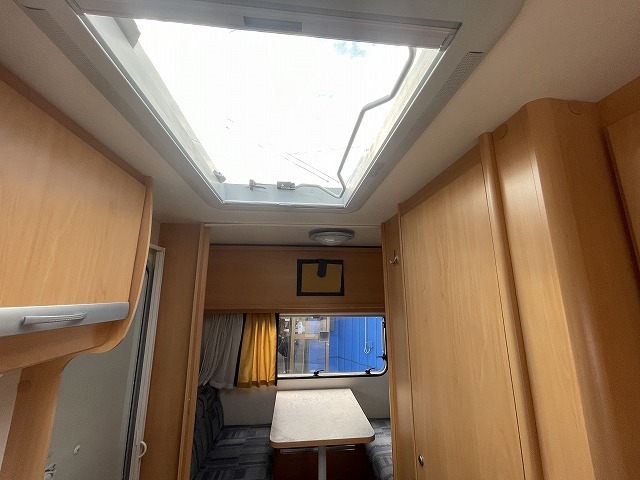 キャンピングカートレーラー