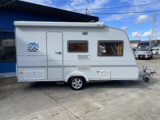 キャンピングカートレーラー