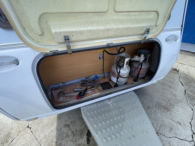 キャンピングカートレーラー