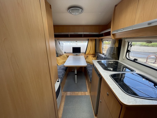 キャンピングカートレーラー