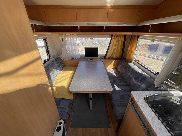 キャンピングカートレーラー