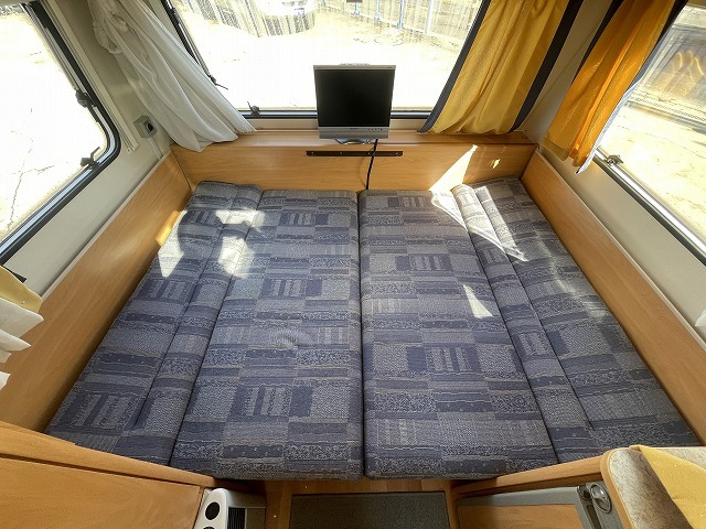 キャンピングカートレーラー