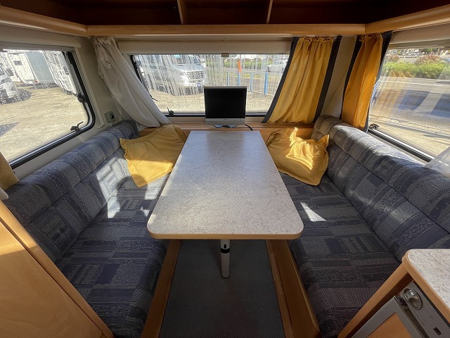 キャンピングカートレーラー