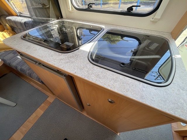 キャンピングカートレーラー